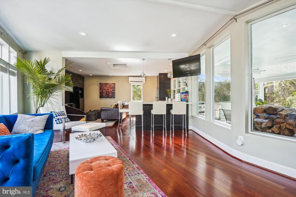 1212 SHENANDOAH ROAD