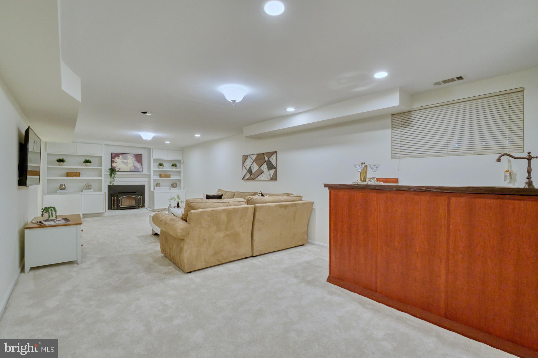 1610 WOODMOOR LANE