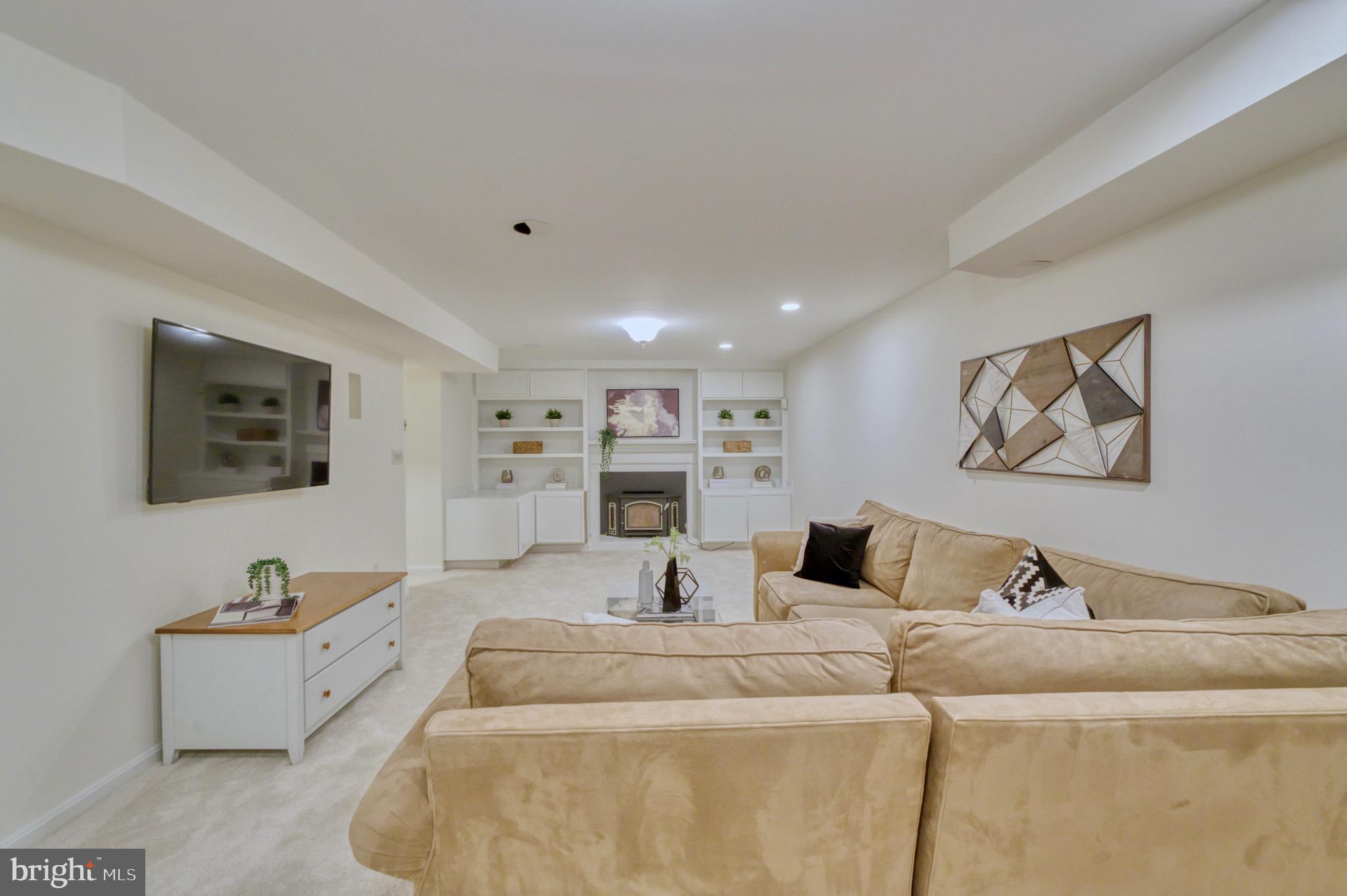 1610 WOODMOOR LANE
