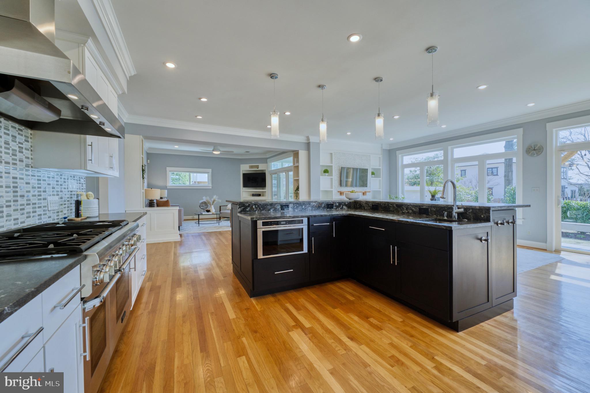 1610 WOODMOOR LANE