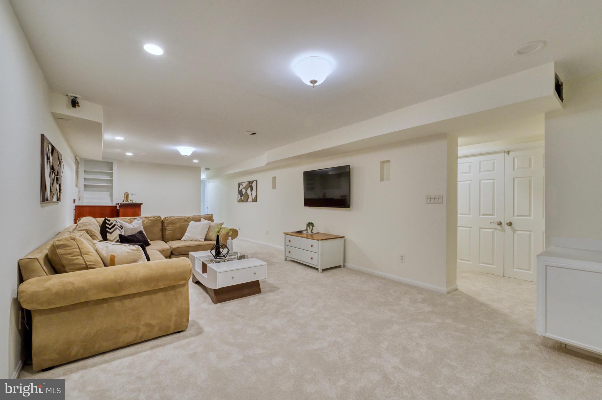 1610 WOODMOOR LANE