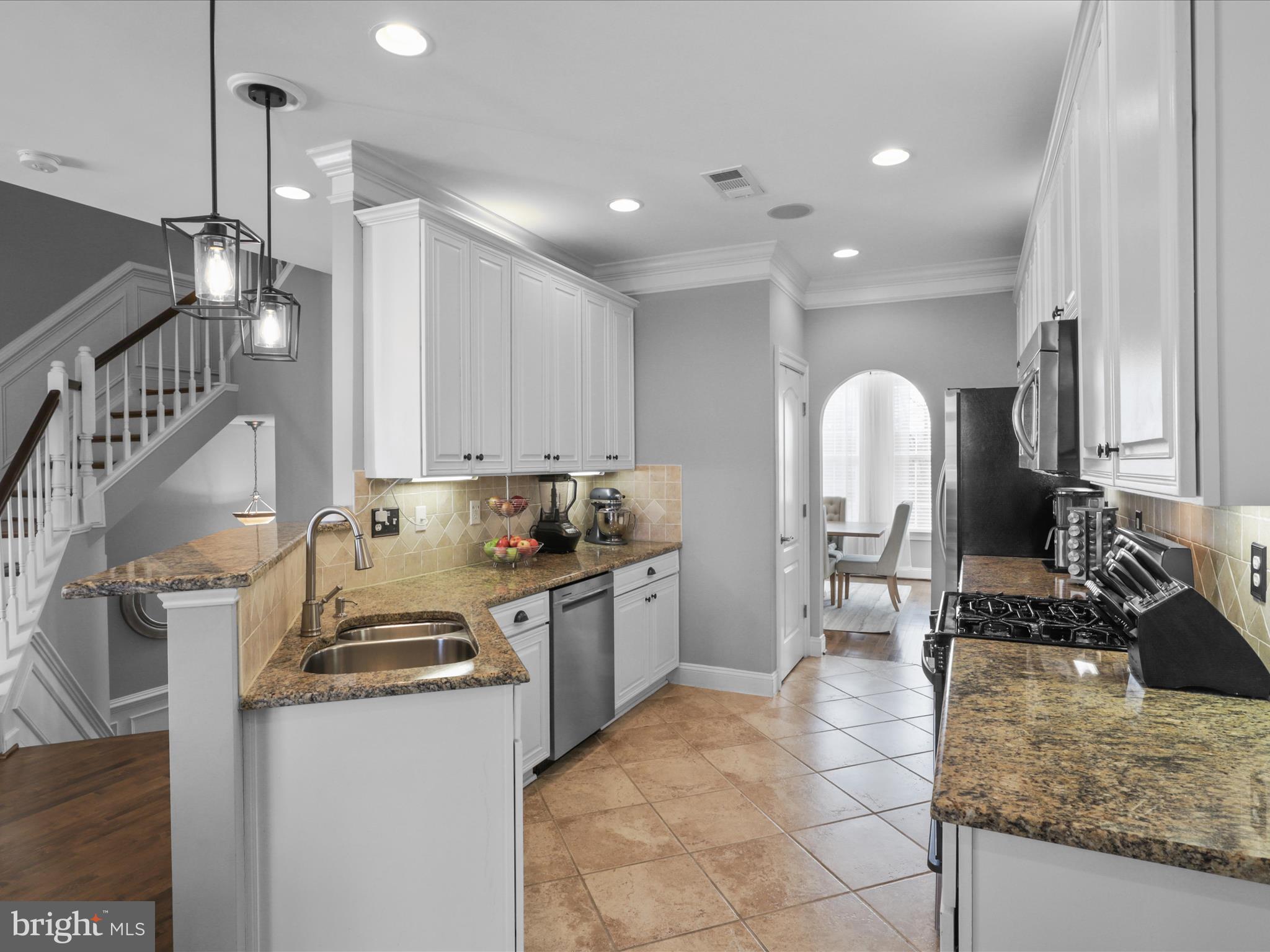 4499 MONMOUTH STREET