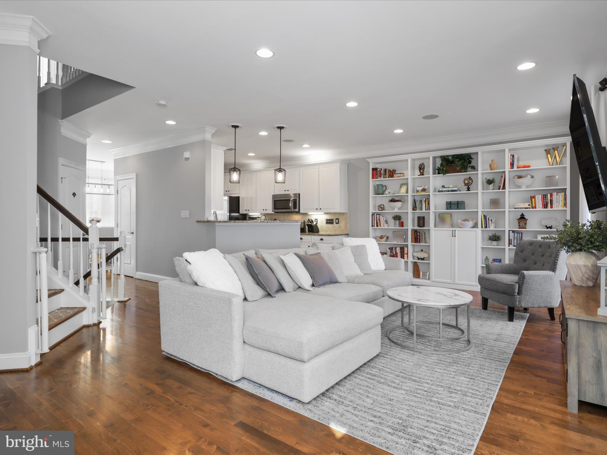 4499 MONMOUTH STREET