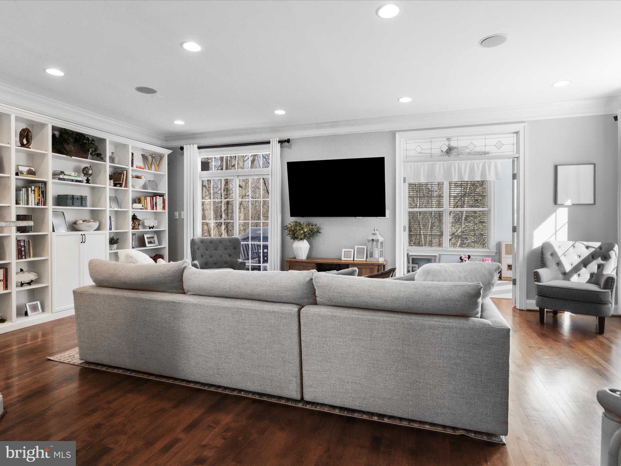 4499 MONMOUTH STREET