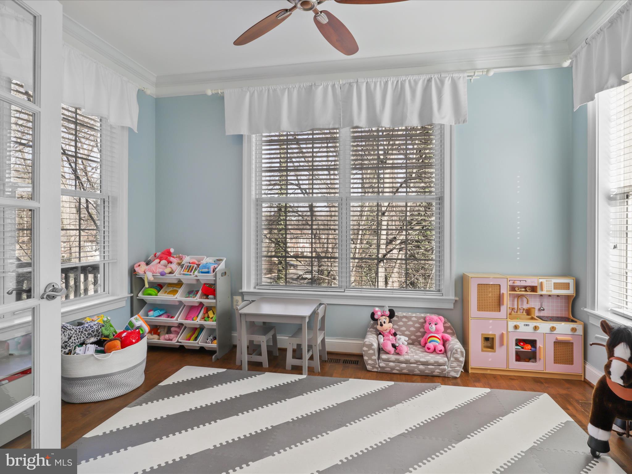 4499 MONMOUTH STREET