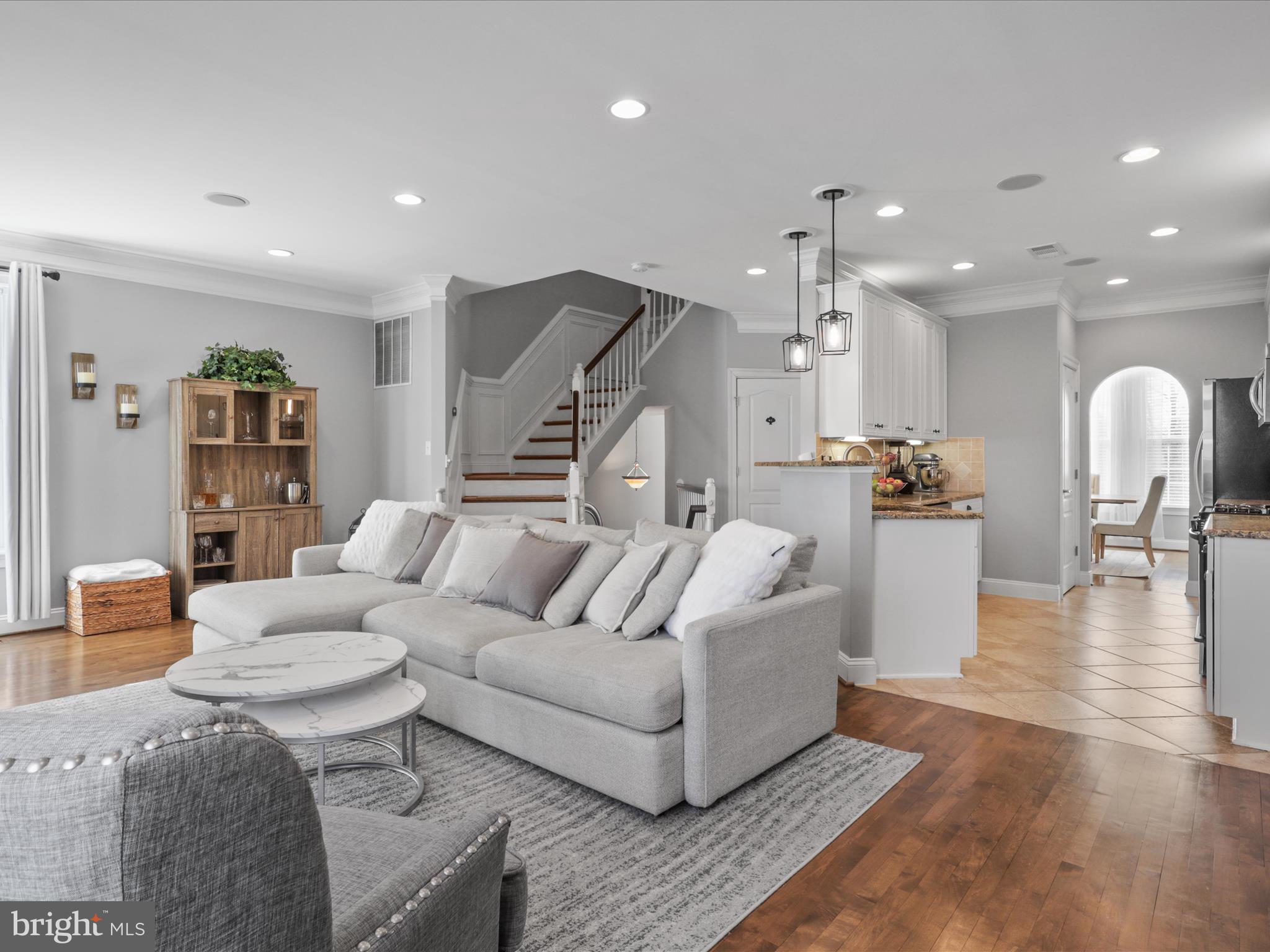 4499 MONMOUTH STREET