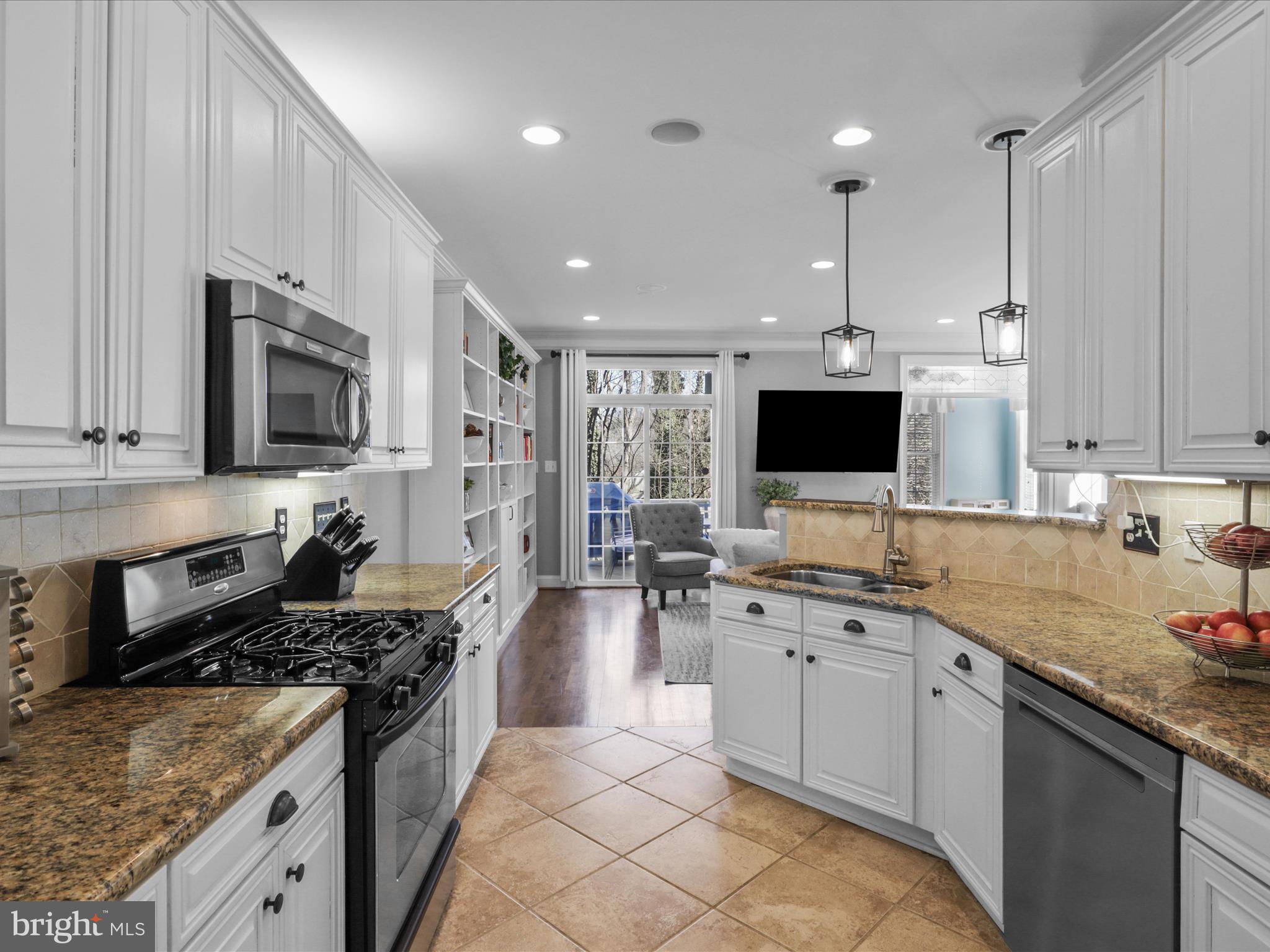 4499 MONMOUTH STREET