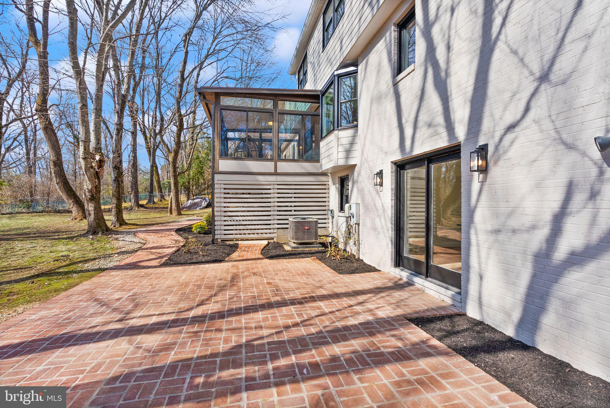 1901 MASON HILL DRIVE