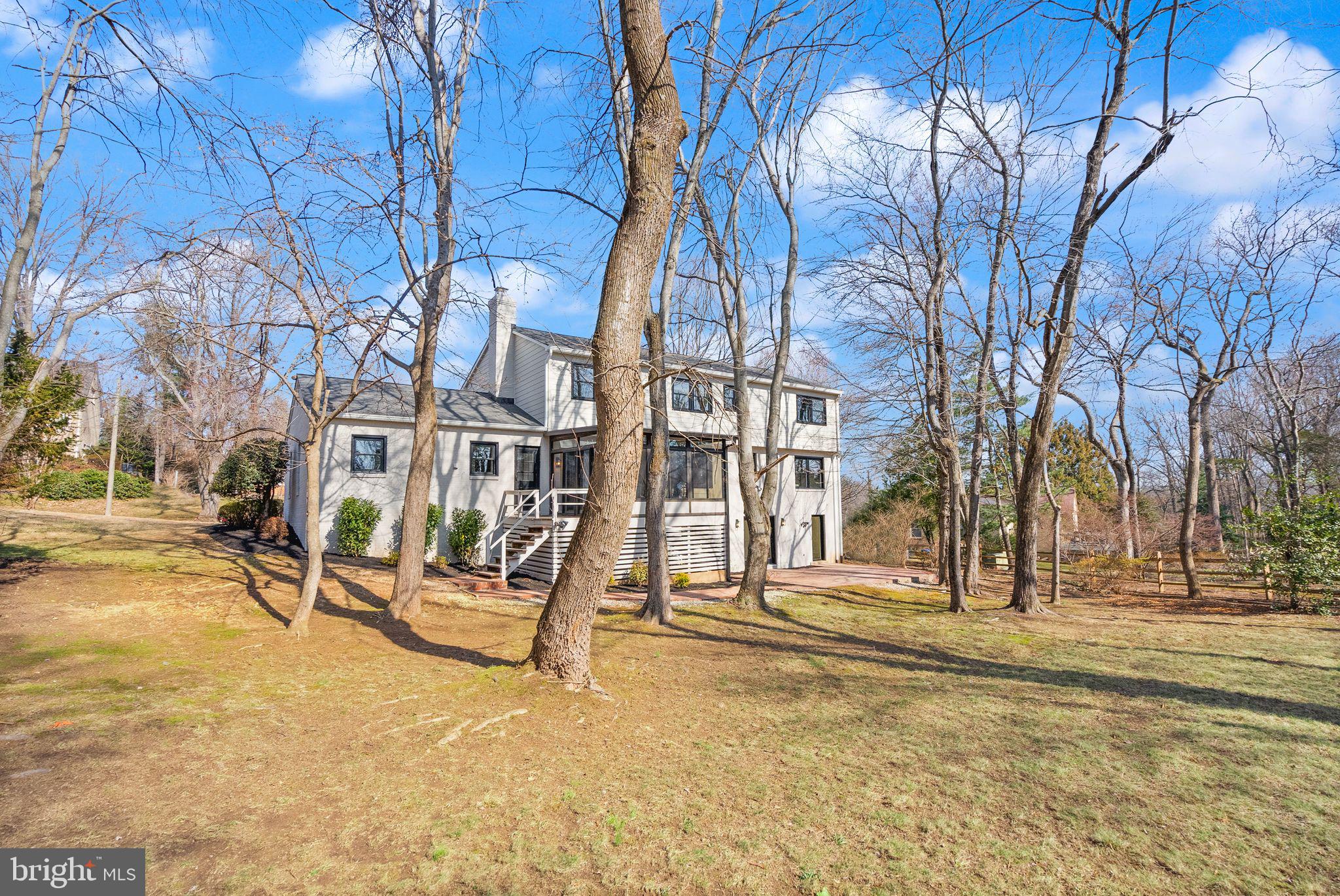 1901 MASON HILL DRIVE
