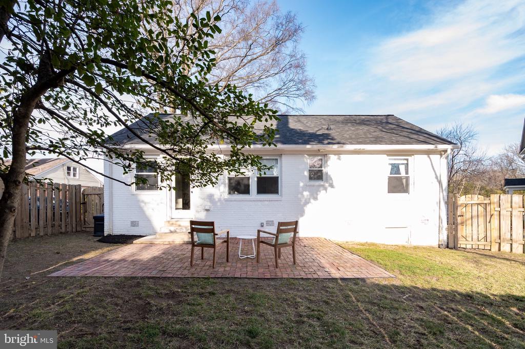 8110 WINGFIELD PLACE