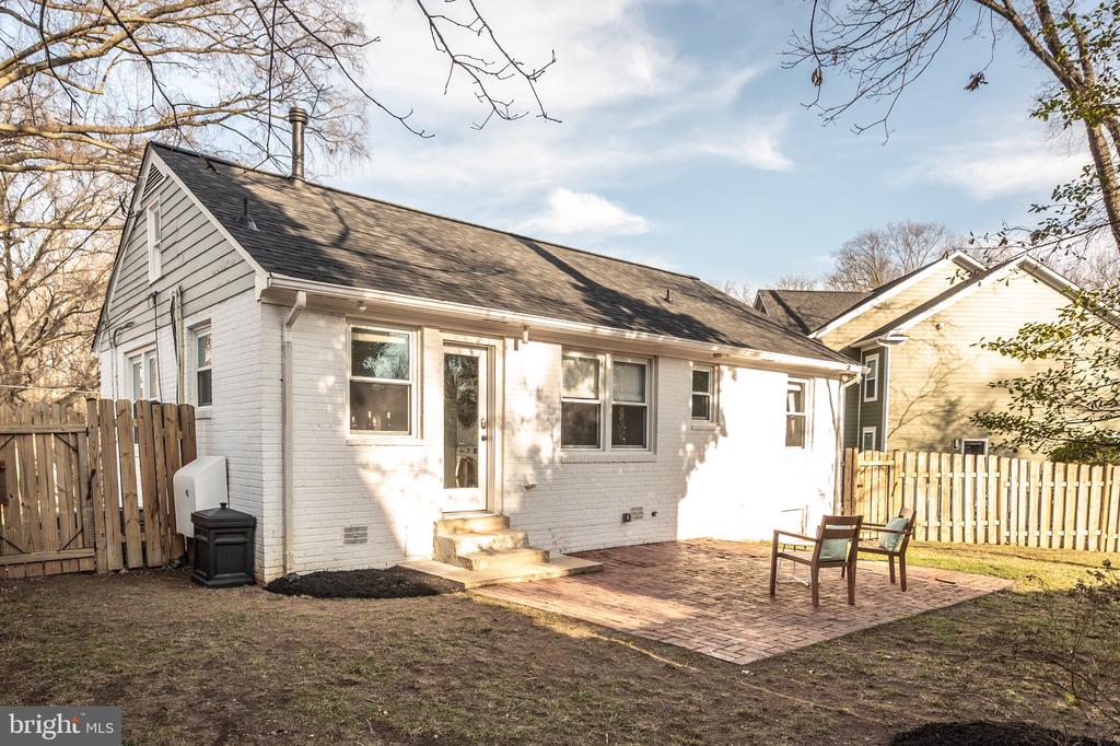 8110 WINGFIELD PLACE