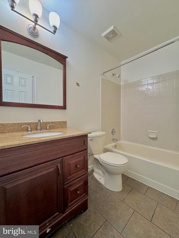 3888 MOHR OAK COURT