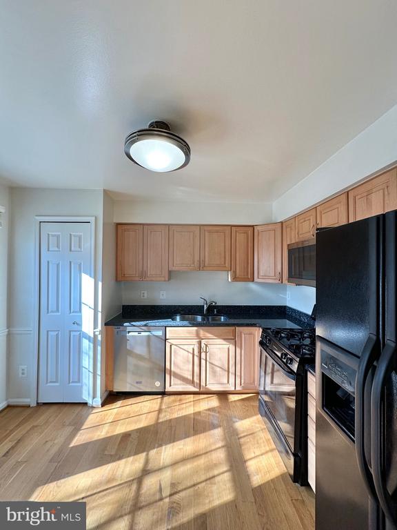 3888 MOHR OAK COURT