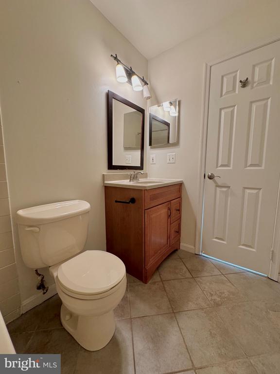 3888 MOHR OAK COURT