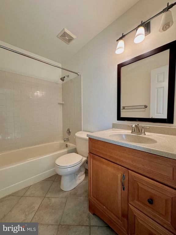 3888 MOHR OAK COURT