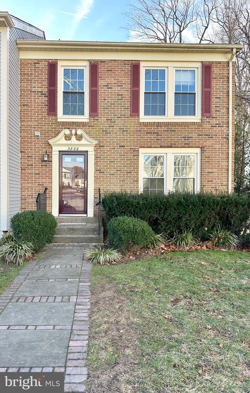 3888 MOHR OAK COURT
