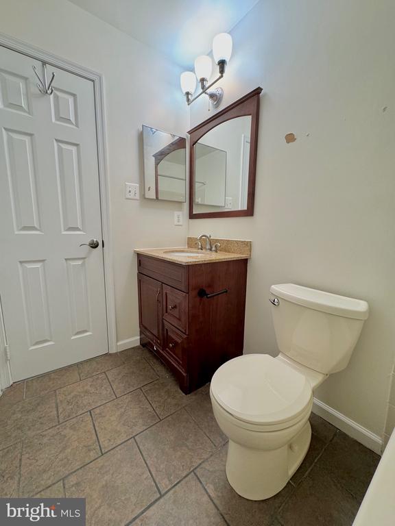 3888 MOHR OAK COURT