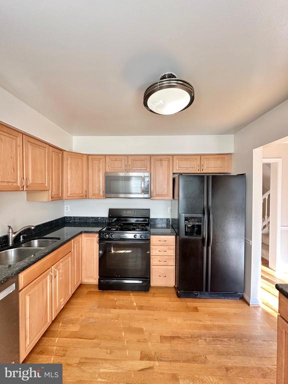 3888 MOHR OAK COURT
