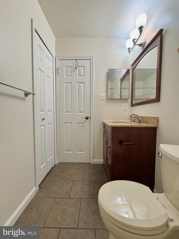 3888 MOHR OAK COURT
