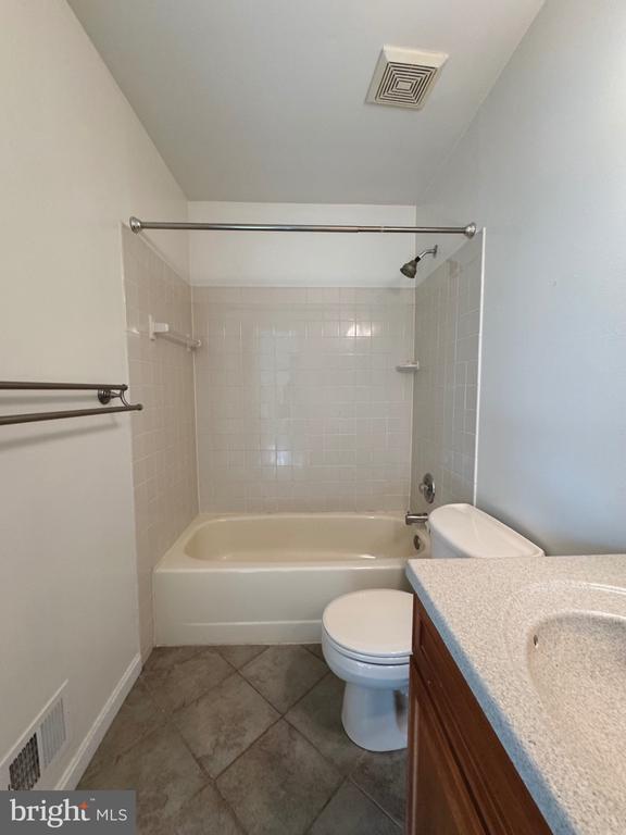 3888 MOHR OAK COURT