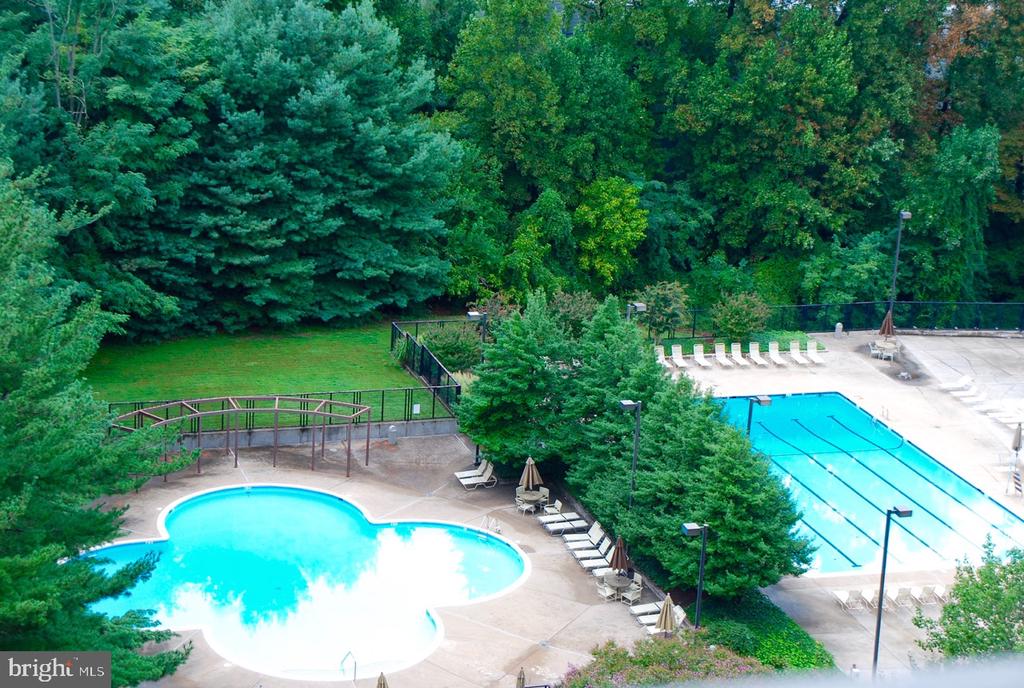 1800 OLD MEADOW ROAD 322