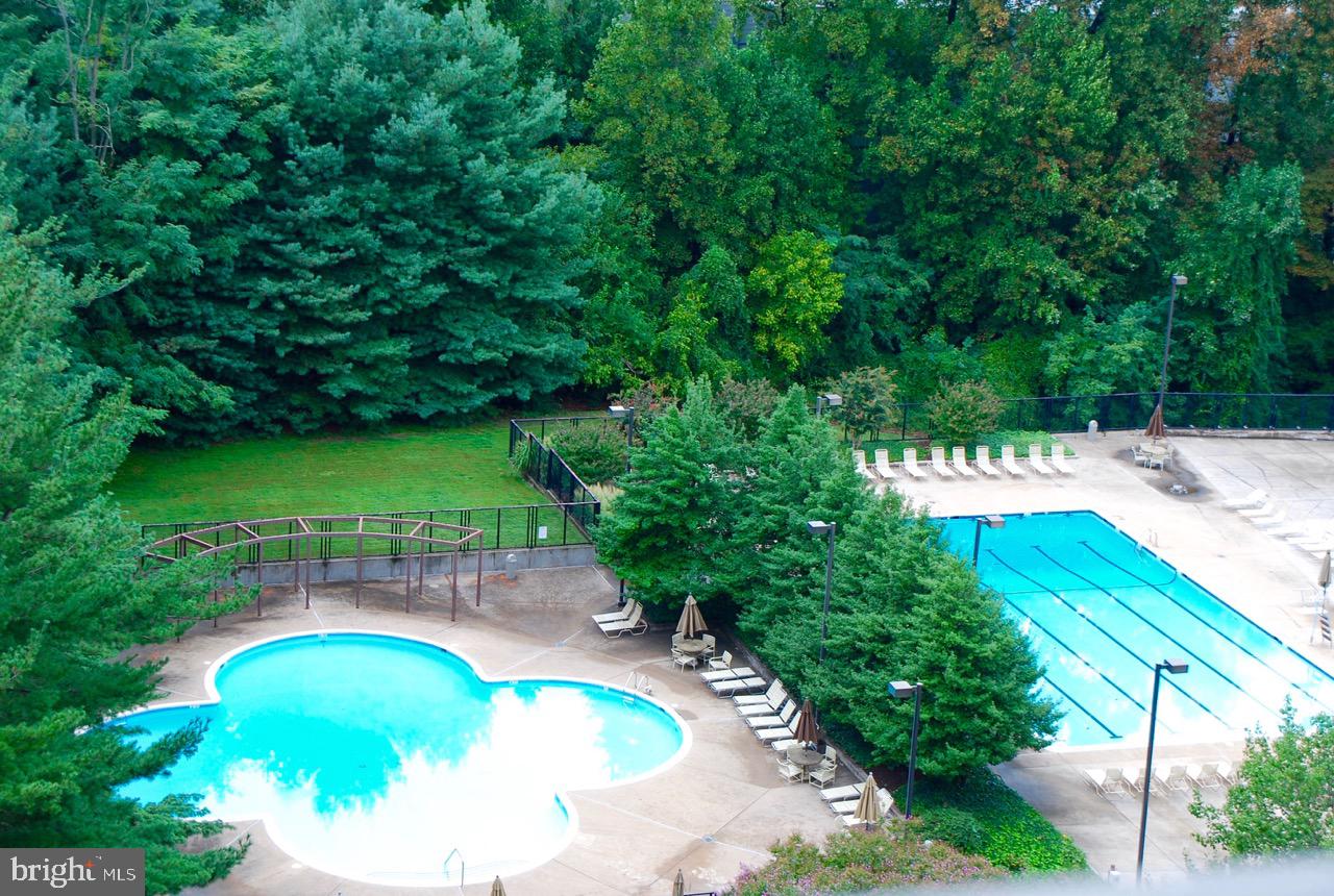 1800 OLD MEADOW ROAD 322