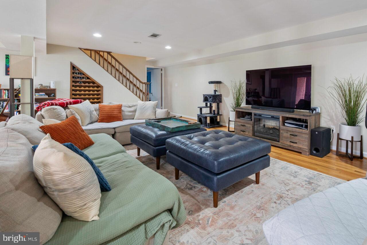 7205 BURTONWOOD DRIVE