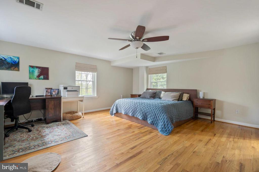 7205 BURTONWOOD DRIVE
