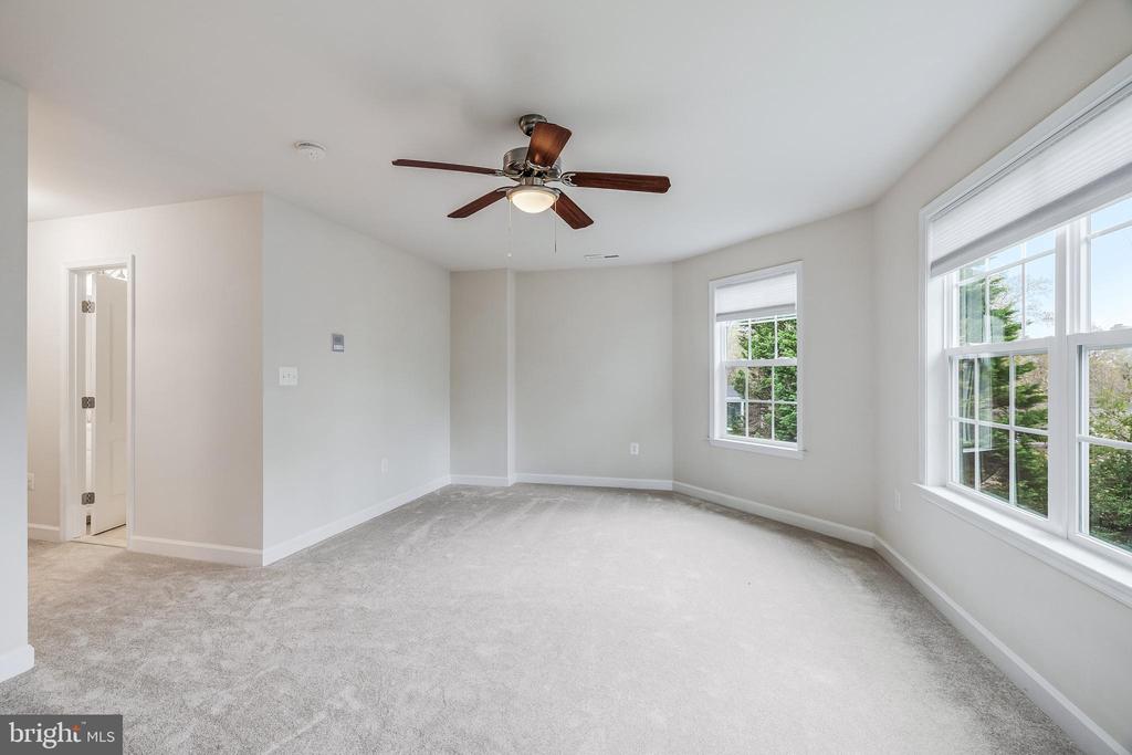 6629 BEACON LANE