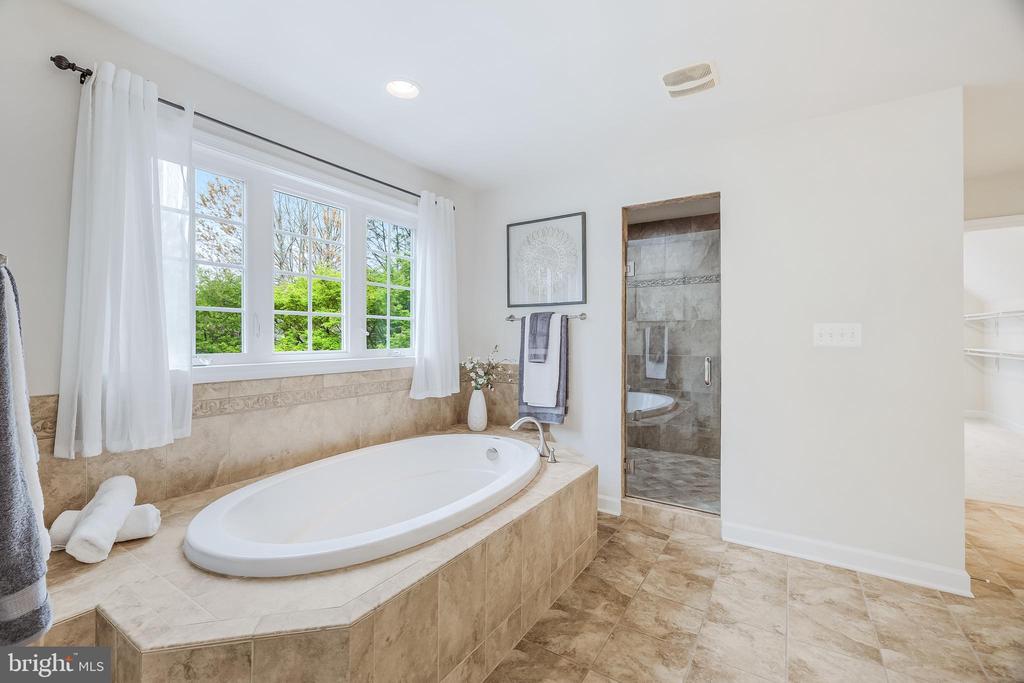 6629 BEACON LANE