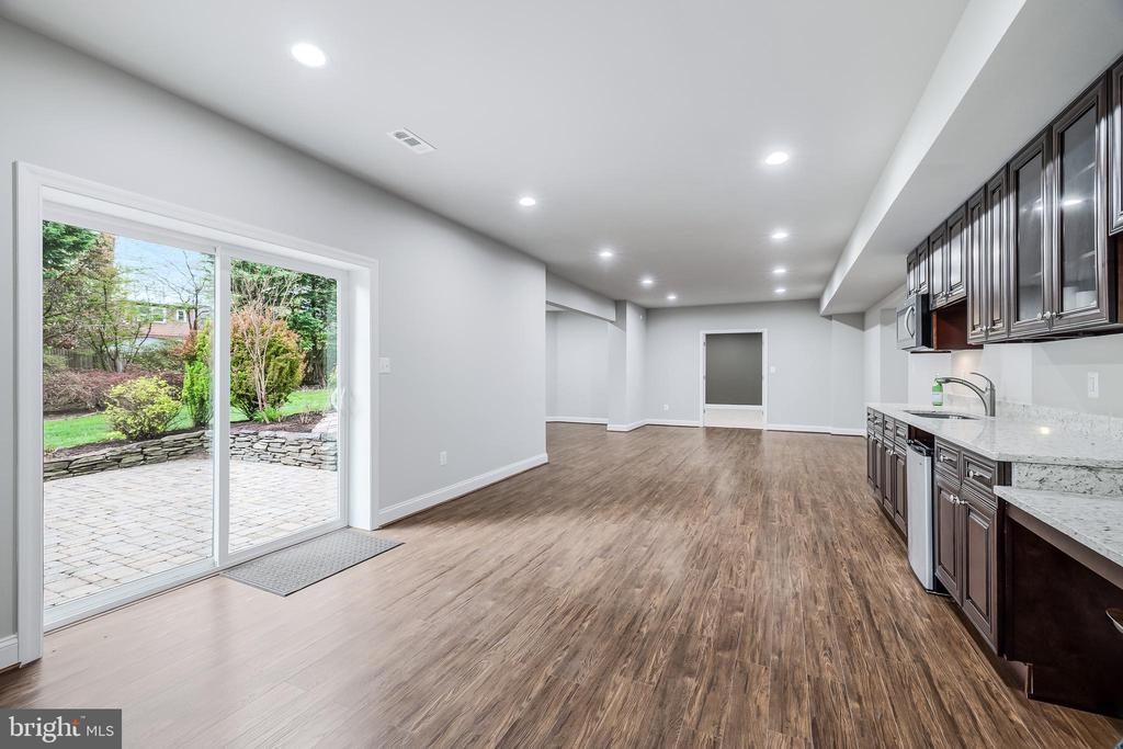 6629 BEACON LANE