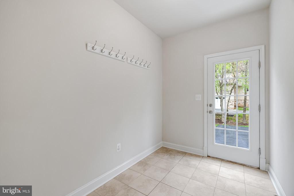 6629 BEACON LANE