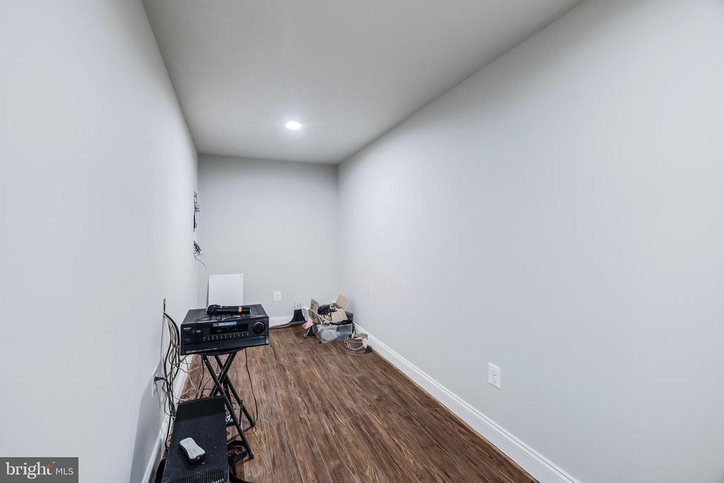 6629 BEACON LANE