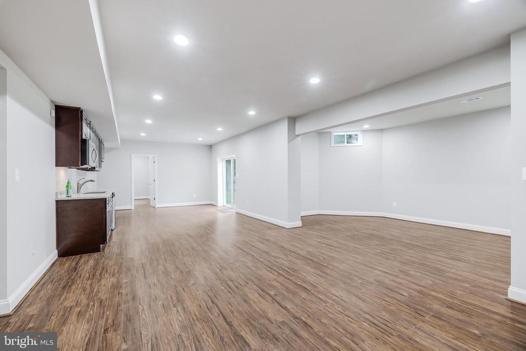 6629 BEACON LANE