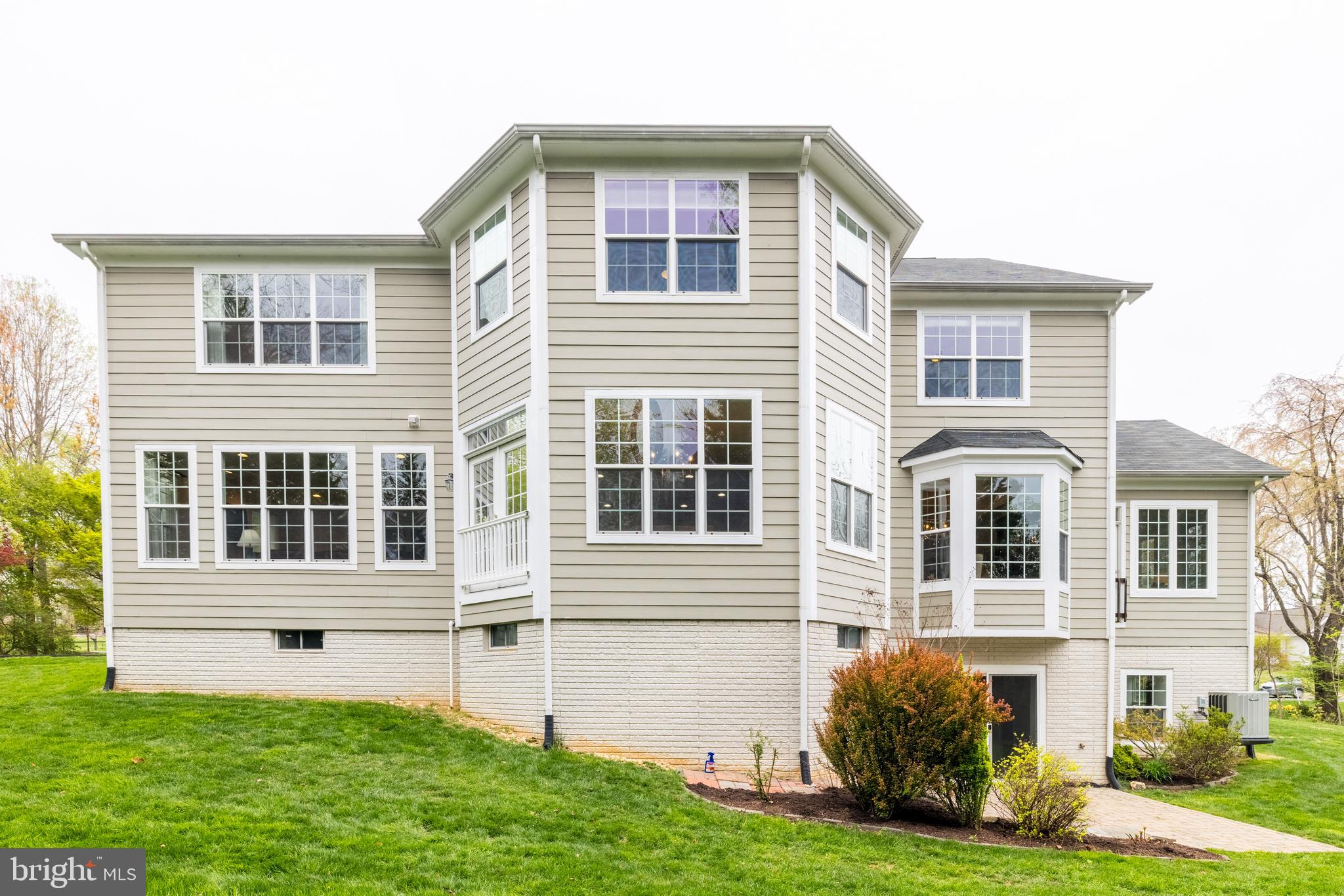 6629 BEACON LANE