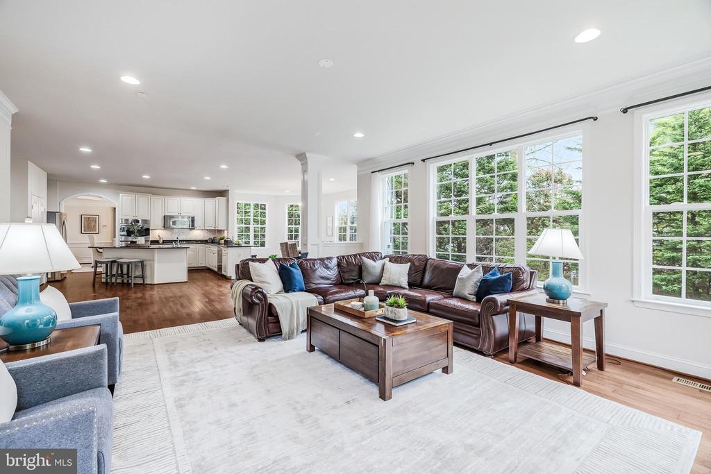 6629 BEACON LANE