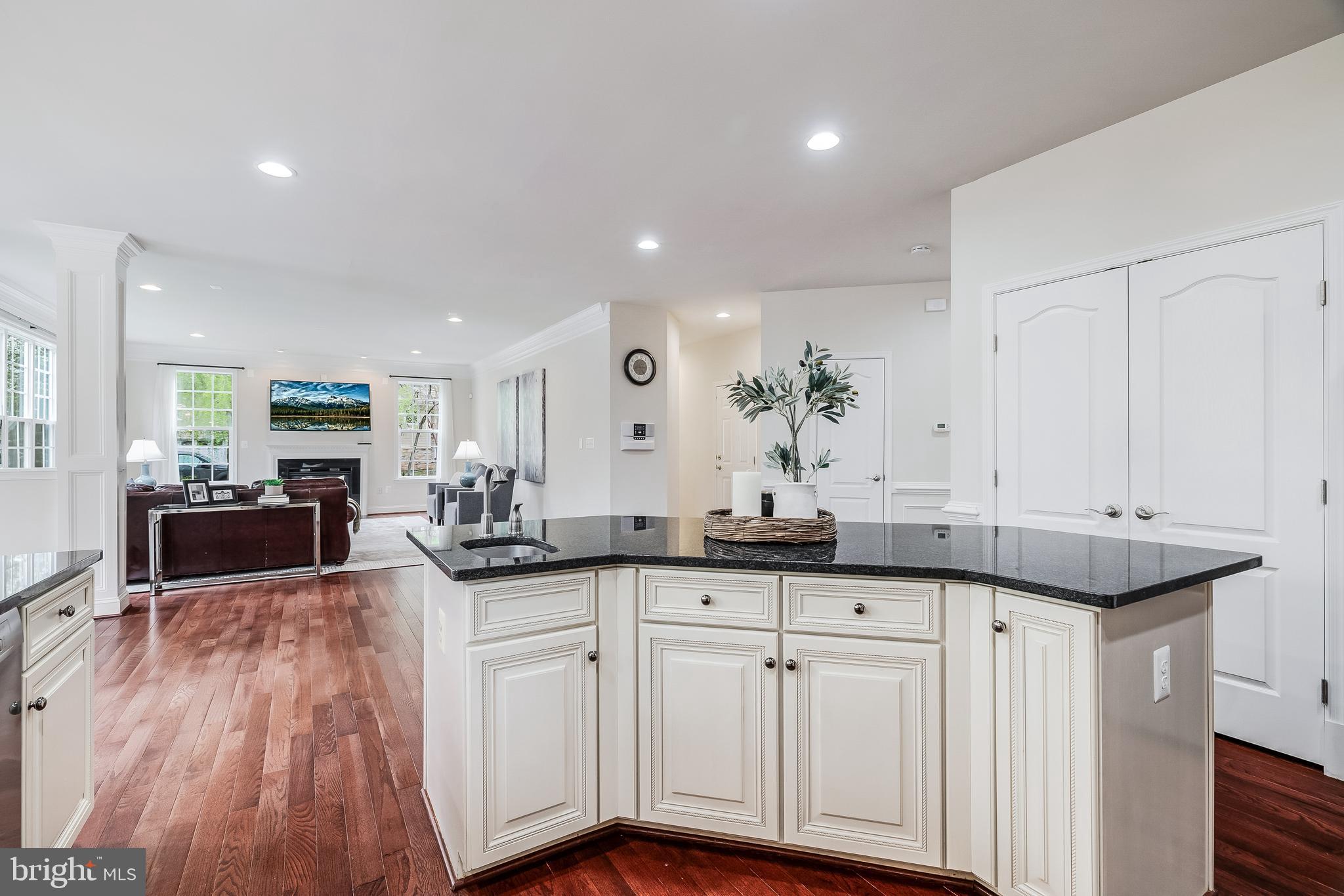 6629 BEACON LANE