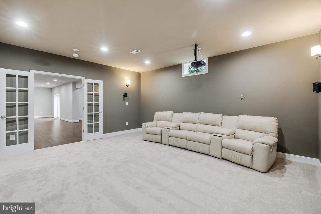 6629 BEACON LANE