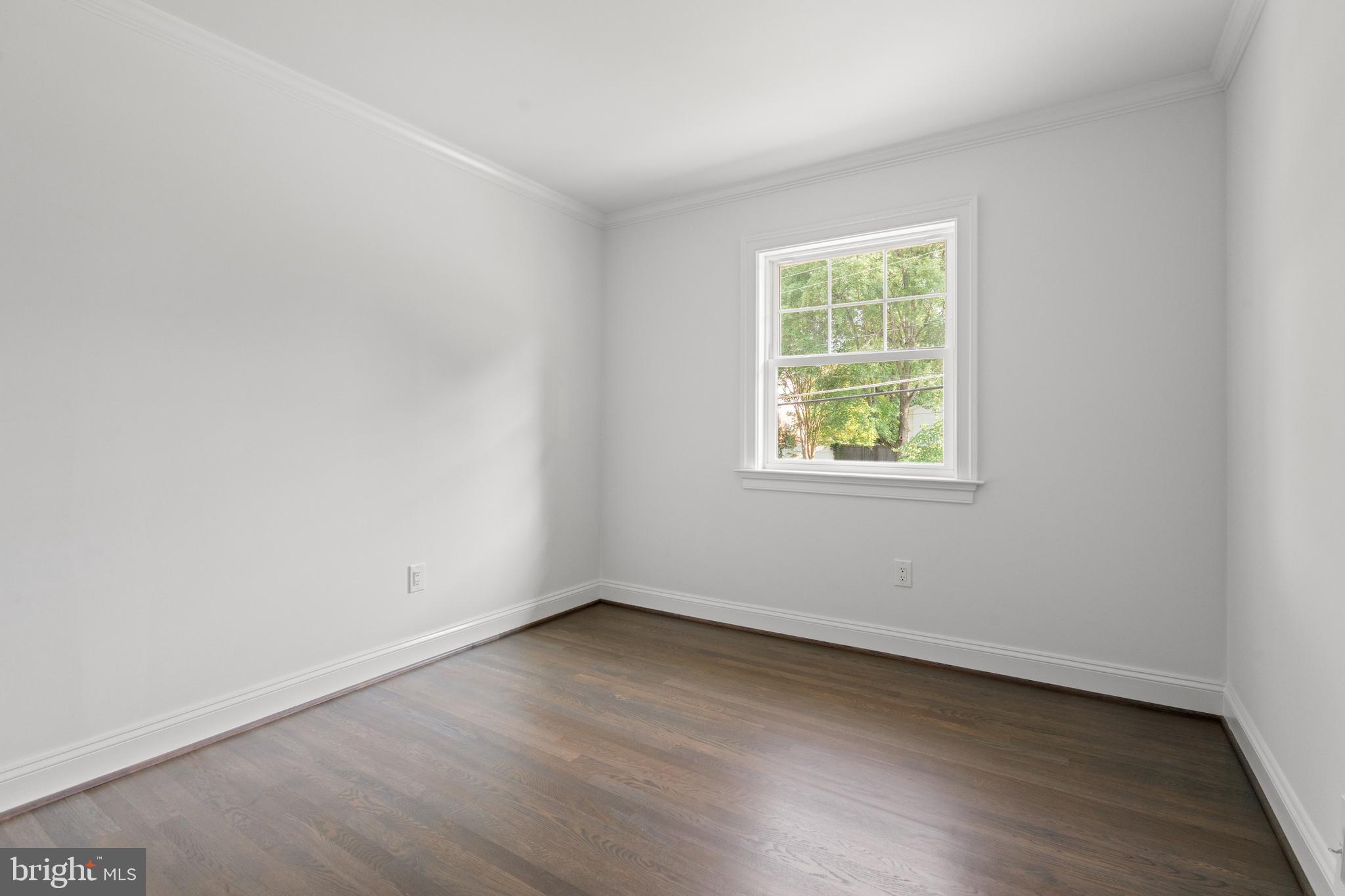 1112 NEAL DRIVE