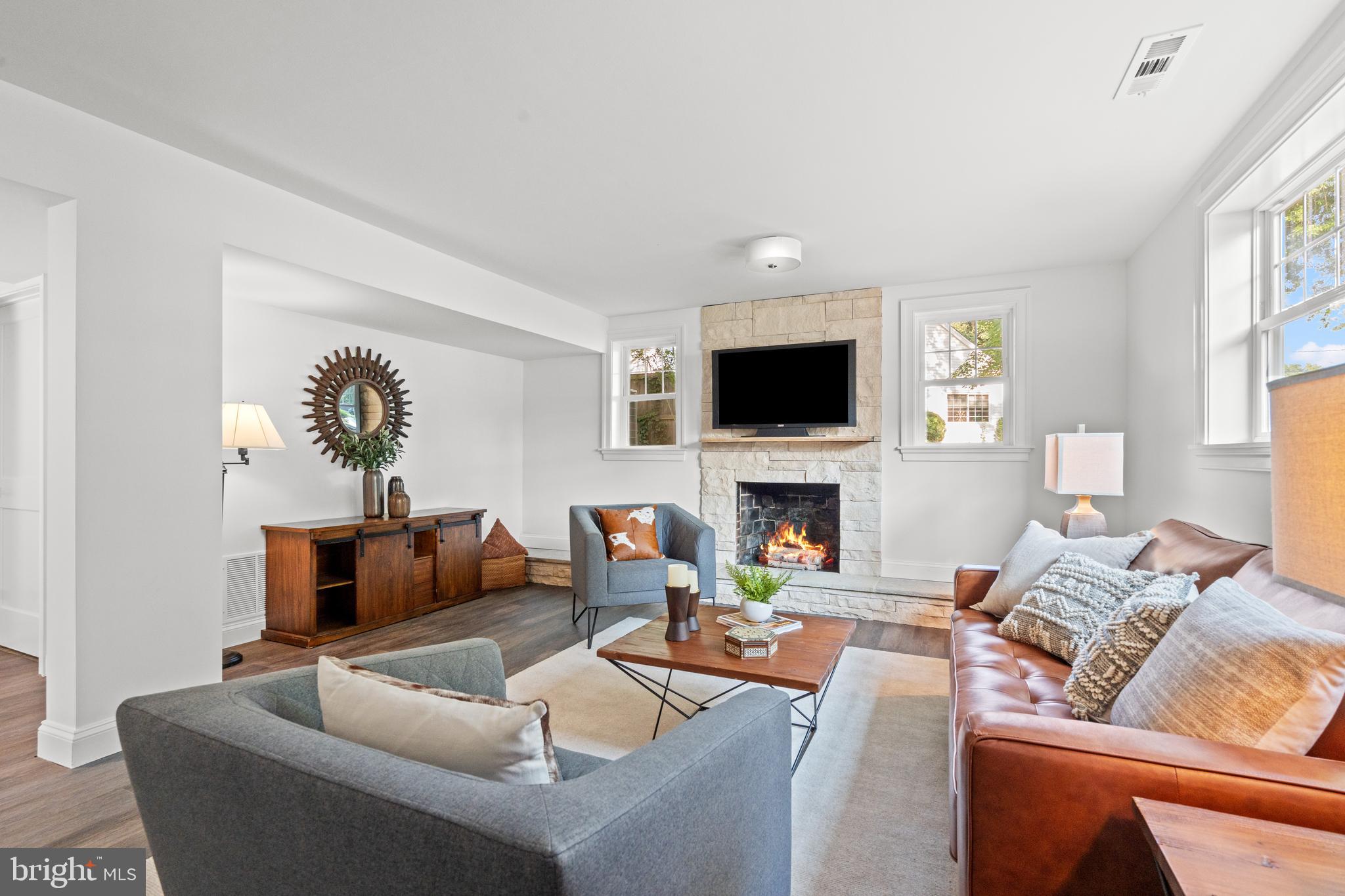 1112 NEAL DRIVE