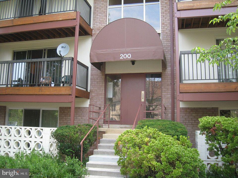 200 PARK TERRACE COURT SE 9
