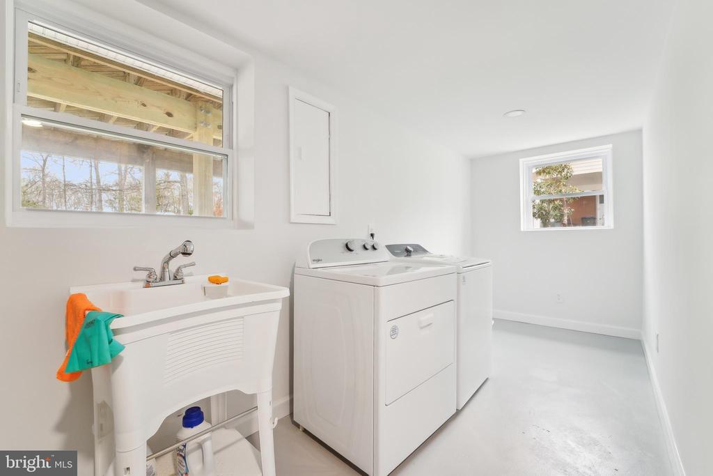 5037 PORTSMOUTH ROAD