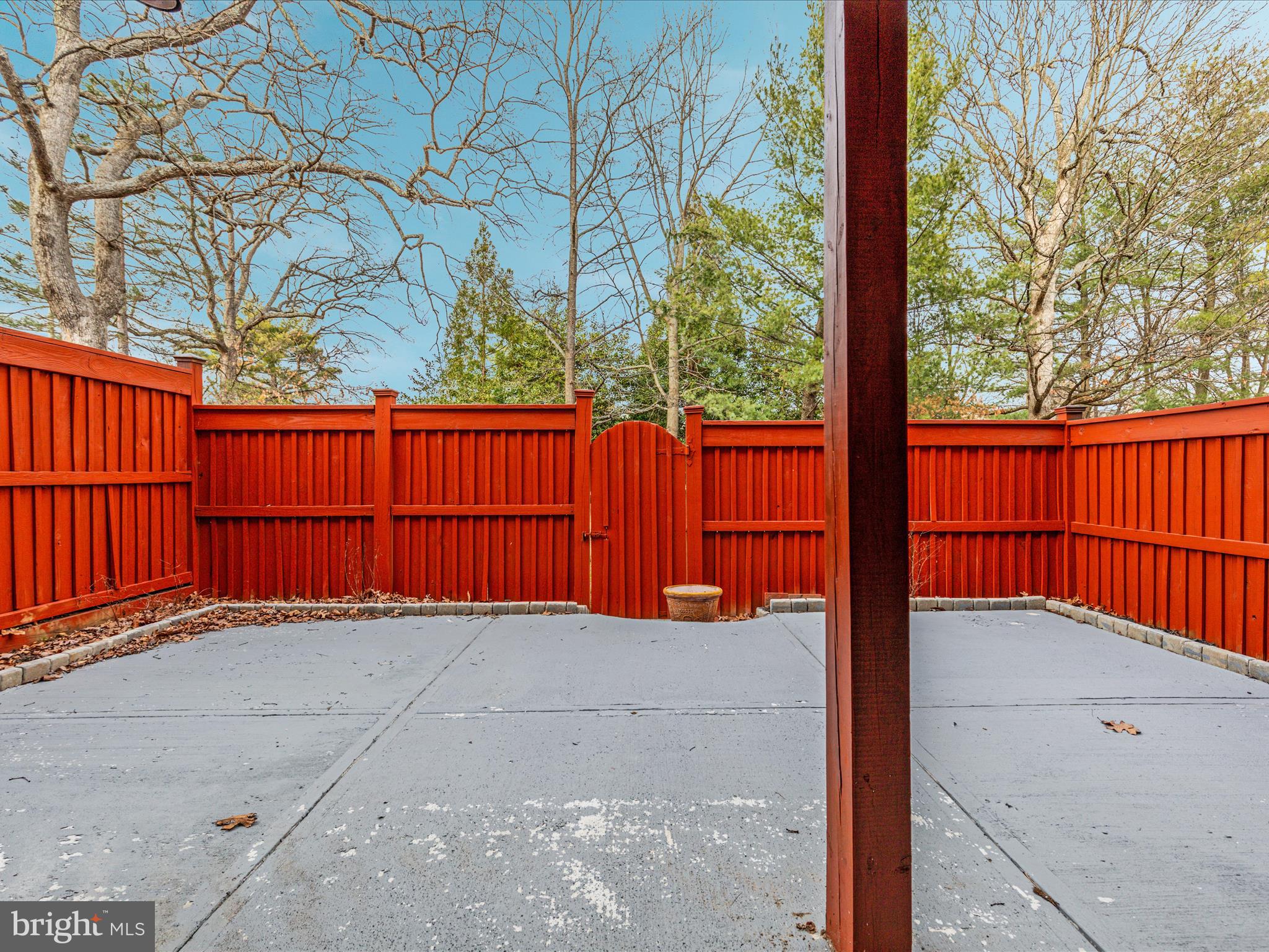 2305 SAWTOOTH OAK COURT