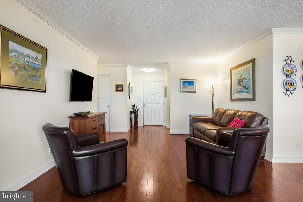 5902 MOUNT EAGLE DRIVE 1615