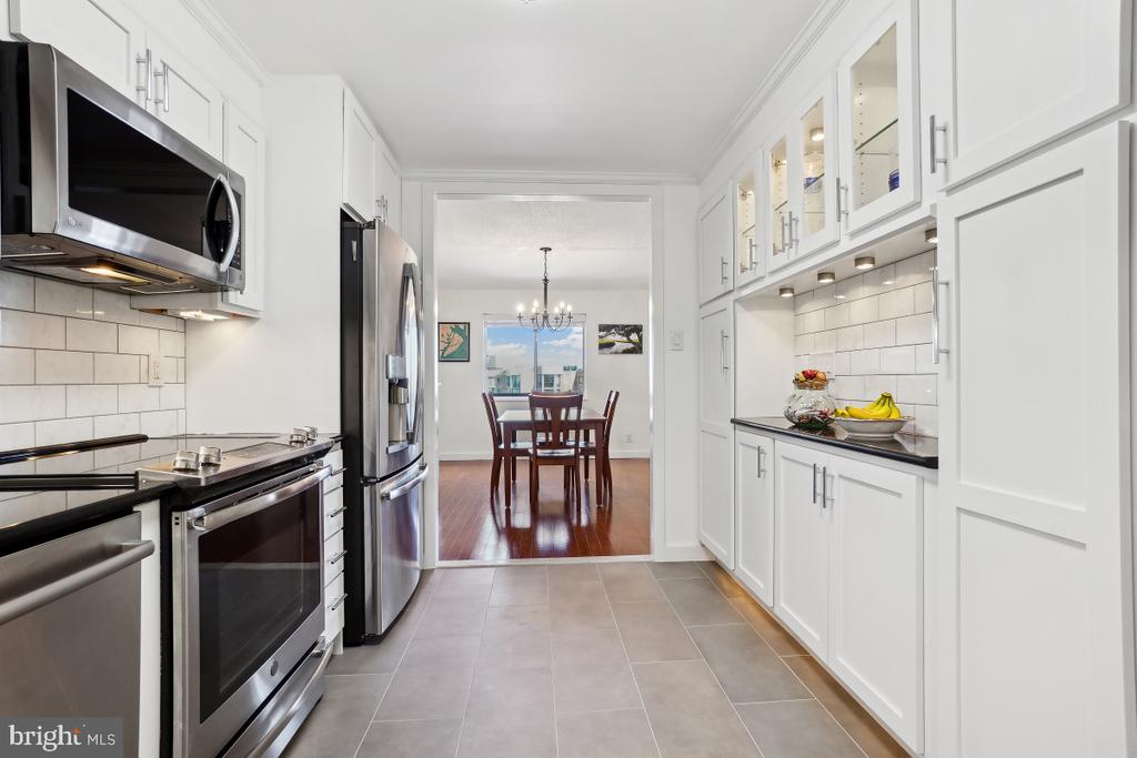 5902 MOUNT EAGLE DRIVE 1615