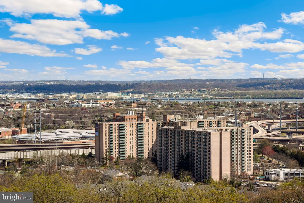 5902 MOUNT EAGLE DRIVE 1615