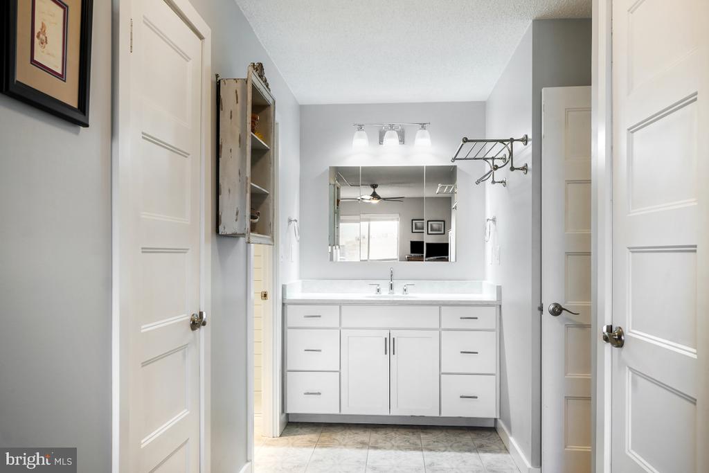 5902 MOUNT EAGLE DRIVE 1615
