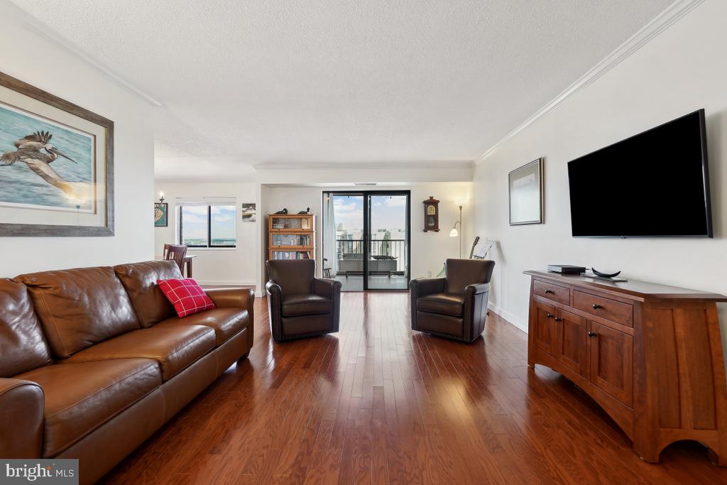 5902 MOUNT EAGLE DRIVE 1615