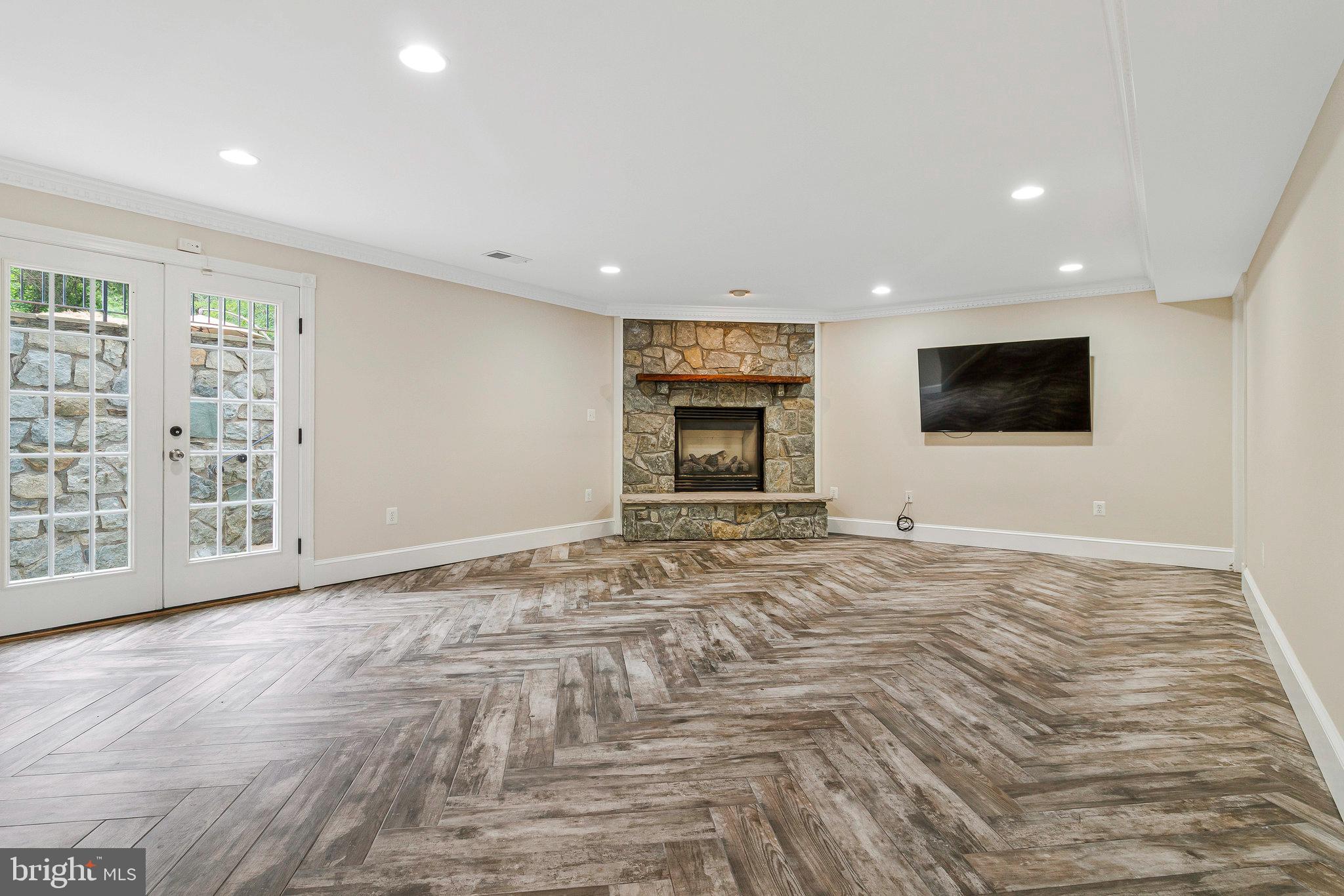 2504 SHERWOOD HALL LANE