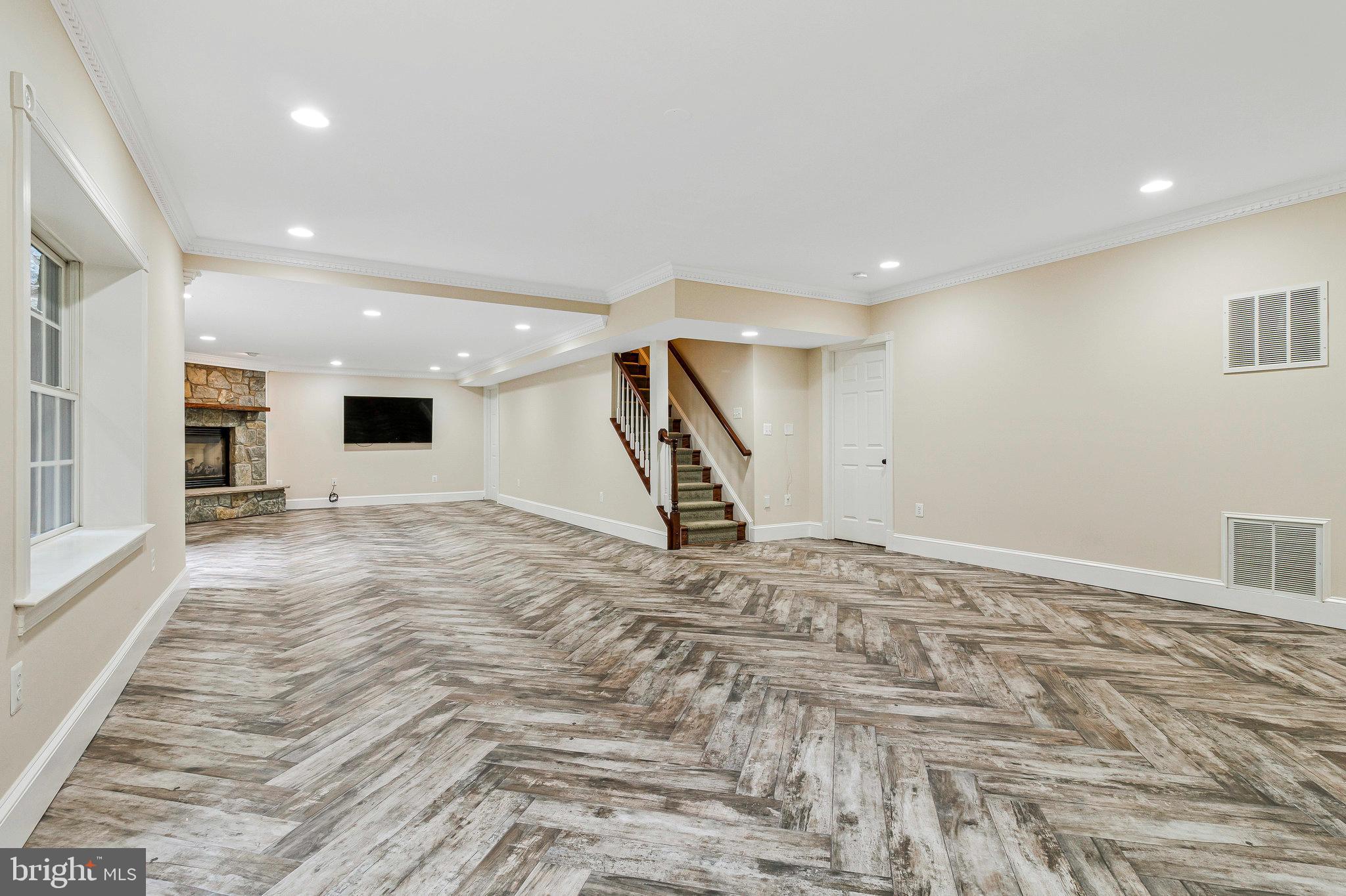 2504 SHERWOOD HALL LANE